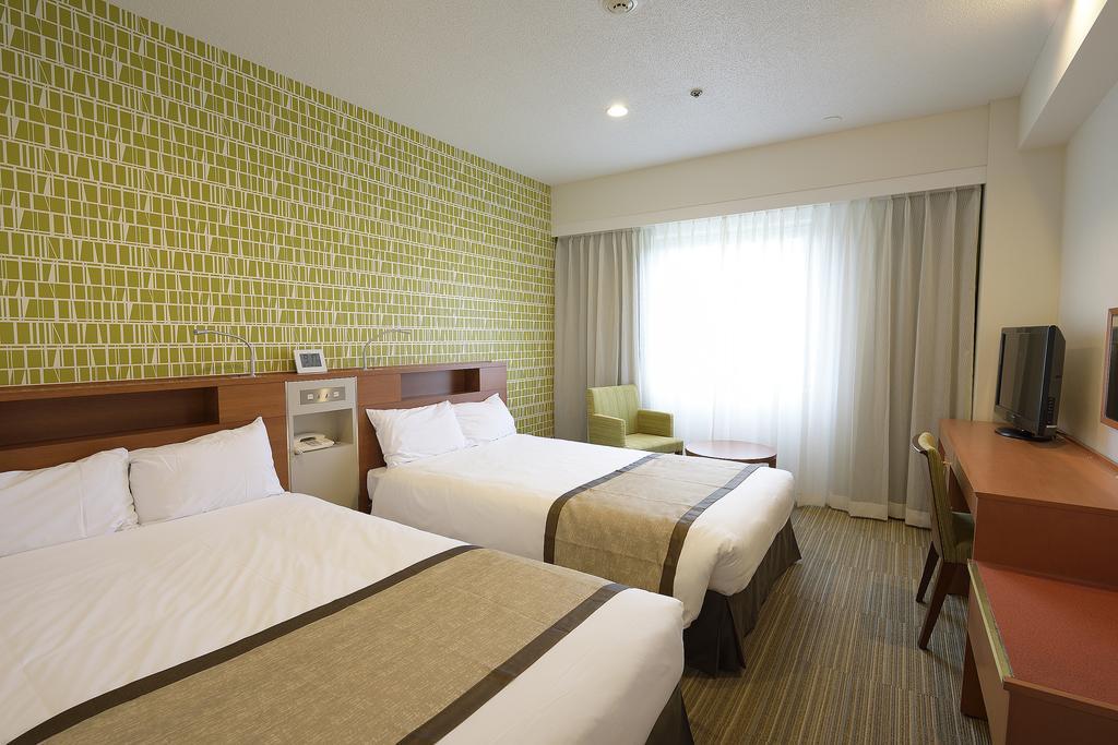 Narita Tobu Hotel Airport Exterior photo A room at a hotel in Tokyo, Japan